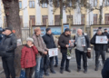 Adunare în memoria lui Navalnîi, în faţa Ambasadei Rusiei la Bucureşti. Cei prezenți au cerut ca Șoseaua Kiseleff să poarte numele disidentului rus