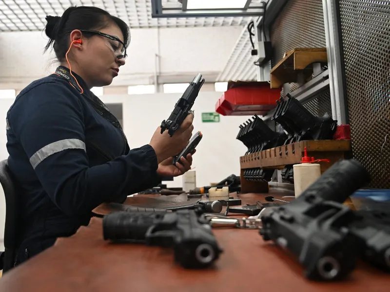 România, achiziții de 10.000.000.000€ Cel mai recent raport al Institutului Internațional de Cercetare a Păcii din Stockholm (SIPRI) privind