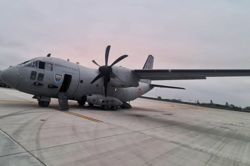 Nicușor Dan, blocat peste noapte în Paris. De ce nu poate ajunge în țară avionul militar Spartan cu care a zburat în Franța