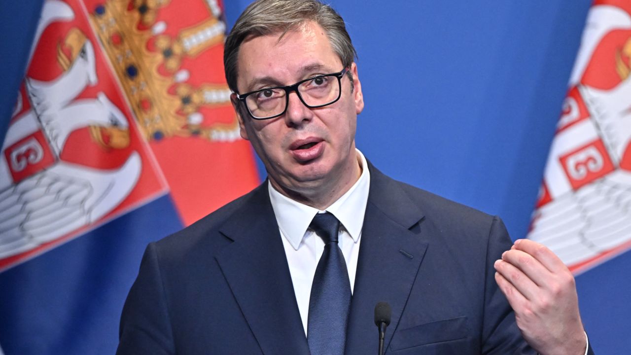 Aleksandar Vucic demisionează