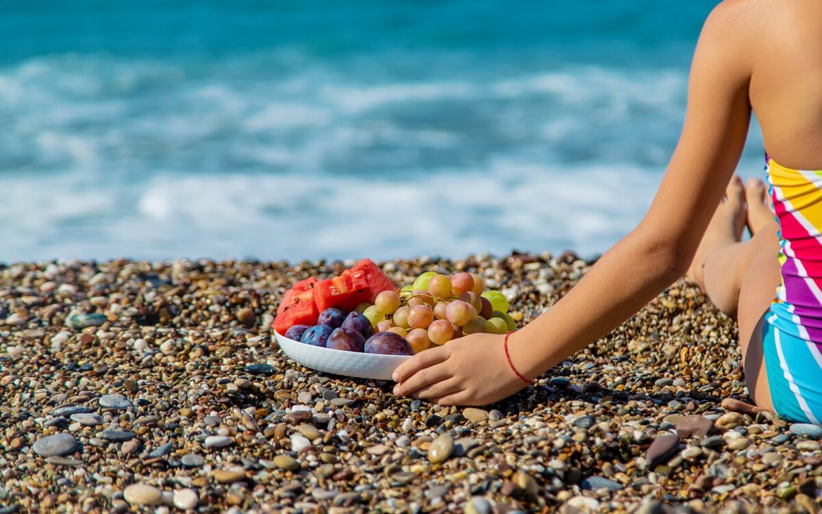Dieta pentru vacanță: cum păstrezi echilibrul fără să numeri fiecare calorie