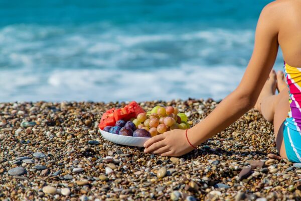 Dieta pentru vacanță: cum păstrezi echilibrul fără să numeri fiecare calorie
