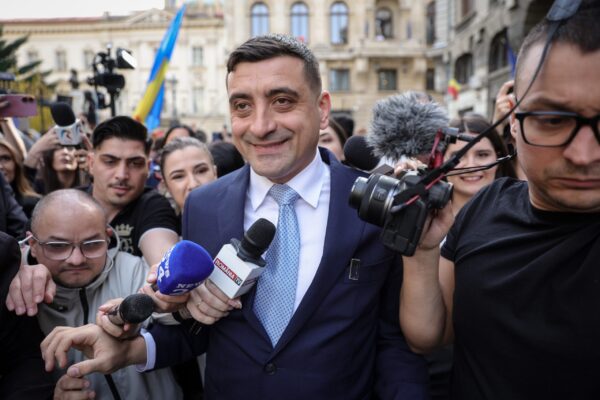 George Simion, întrebat dacă s-a întâlnit cu Nicușor Dan la Vila Lac: „Următoarea întrebare, vă rog”