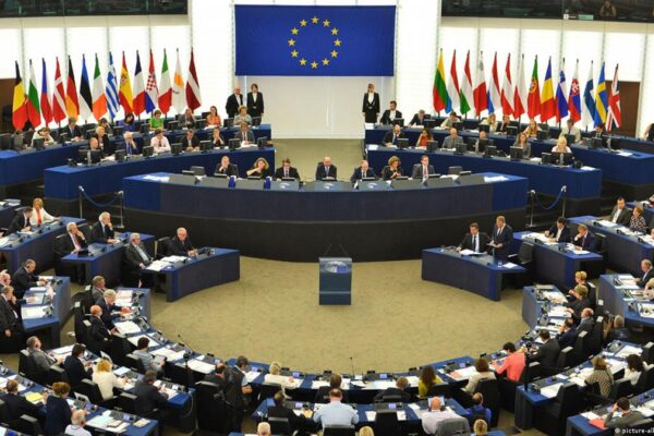 Cazul alegerilor anulate din România ajunge în Parlamentul European. Comisia, presată să finalizeze ancheta privind TikTok