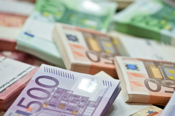 Aproape 700.000 de euro lipsesc de la Vama Otopeni. Poliția cercetează dispariția