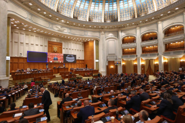 92 de parlamentari nu și-au publicat CV-ul, deși regulamentul îi obligă